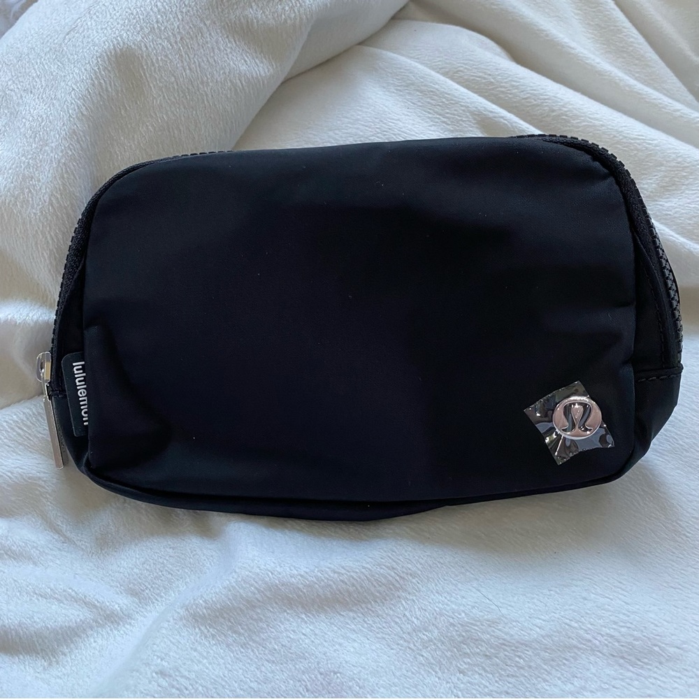 Lululemon Everywhere Belt Bag 1L Black Unisex NWT - Picture 7 of 14